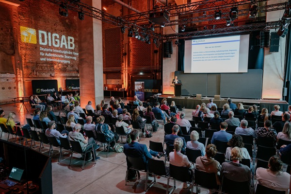 Vorträge im Kesselsaal der Zentralheize auf dem DIGAB Kongress 2026 in Erfurt